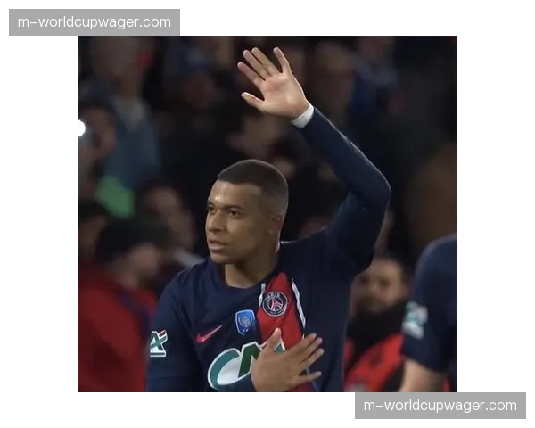 战报:巴黎圣日耳曼客胜,姆巴佩转换中长途奔袭进球展现个人能力。 战报:巴黎圣日耳曼客胜,姆巴佩转换中长途奔袭进球展现个人能力。